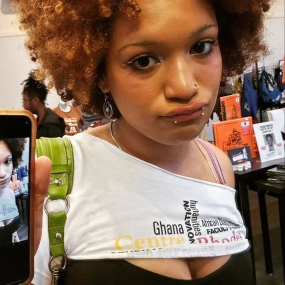 Meet your Posher, Cia - Picture 1 of 1